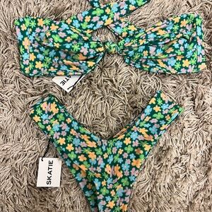 NWT Skatie Napali Bikini Set (Lyndi Top, Mandi Bottom)